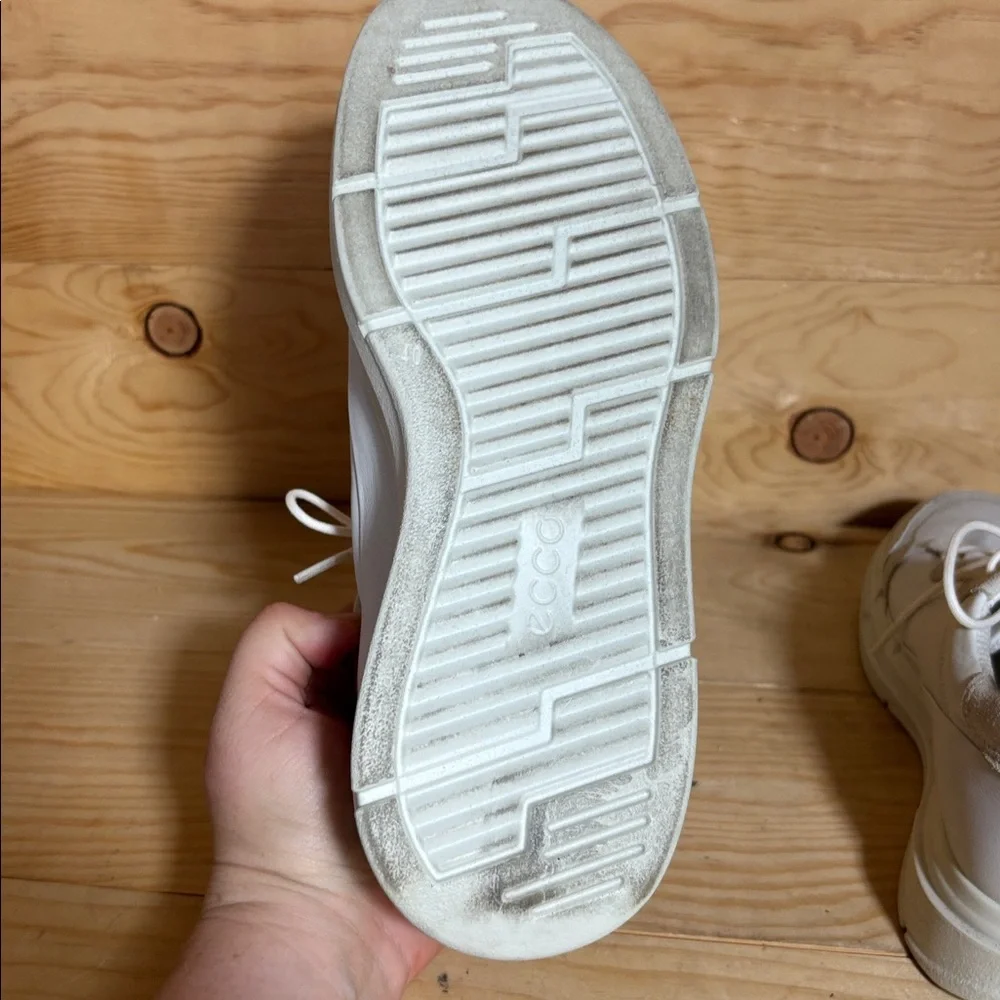 Ecco soft Cream and white sneakers‎